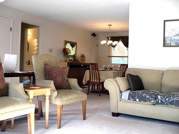 Living Room bright and clean