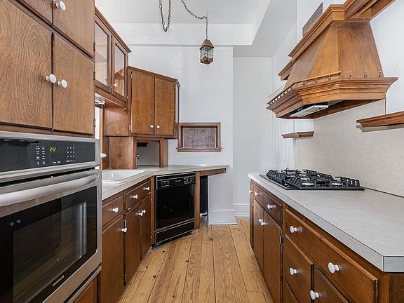 4th image of 711 E Orange St #1