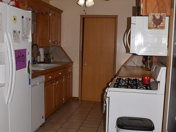 4th image of 1112 N Maple St