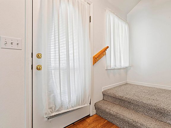 4th image of 418 N Summerwind Dr