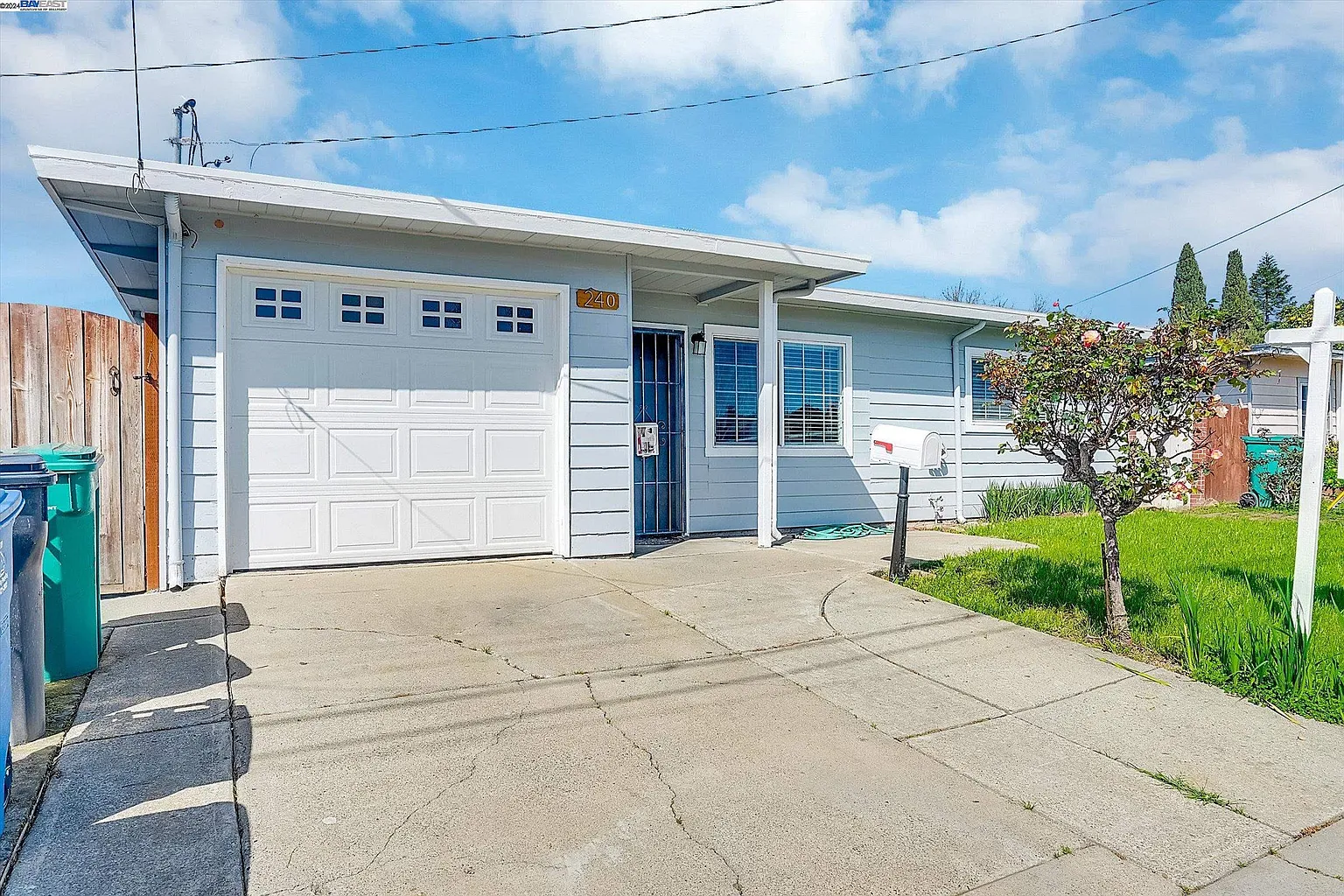 240 Traynor St photo 1