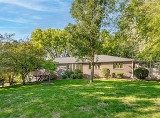 4534 E Oakwood Dr, Pleasant Hill, IA 50327
