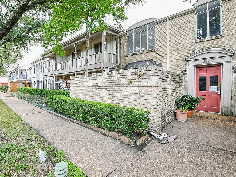 2585 Marilee Ln #3 — Photo 1