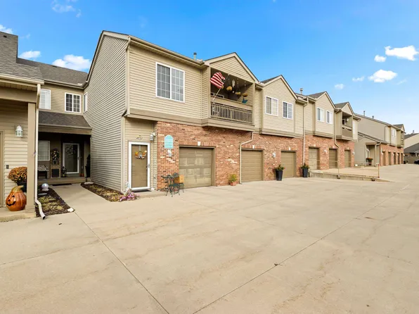 4534 N Thornhill Dr, Peoria, IL 61615