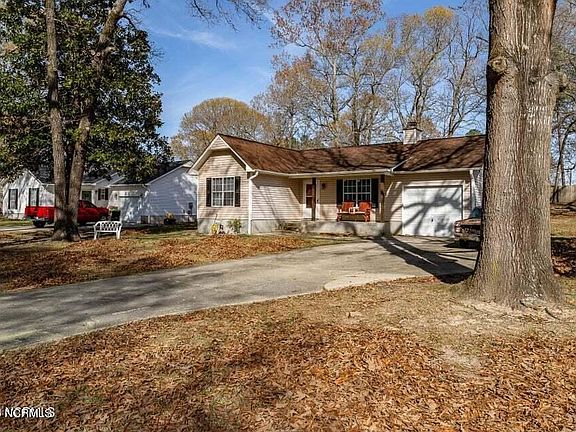 3rd image of 105 Carriage Hills Ct