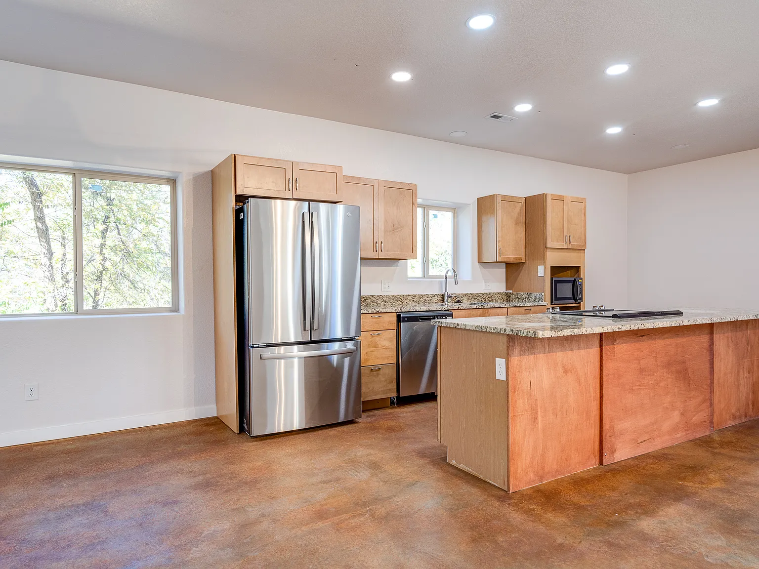 3 bed, 2090 sqft, $2,395 — Photo 4