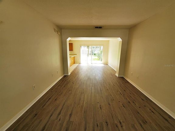 3rd image of 112 Woodknoll Pl