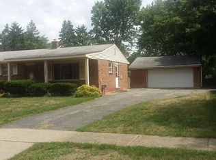 1408 Edgeorge St, Waterford, MI 48327