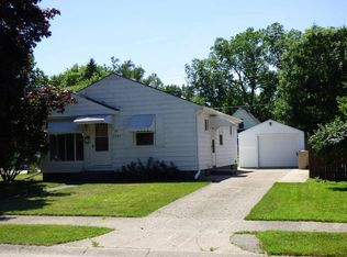 1121 Canterbury Dr, South Bend, IN