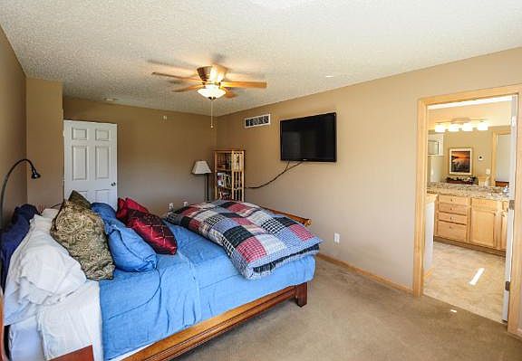5th image of 5264 Greenwood Dr
