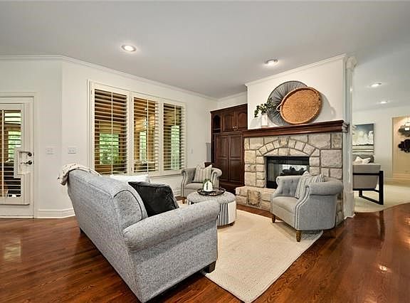 4th image of 15400 Aberdeen St
