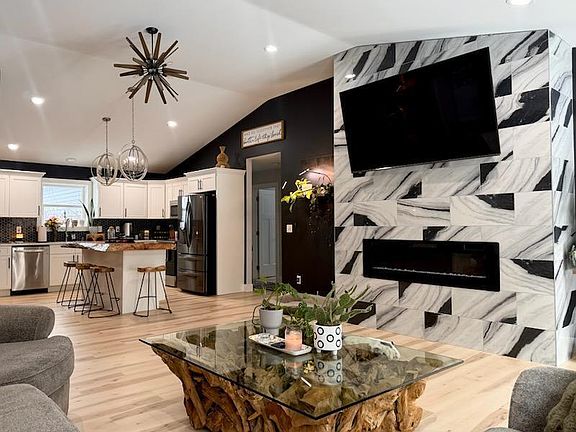 2nd image of 103 Cottonwood Ct