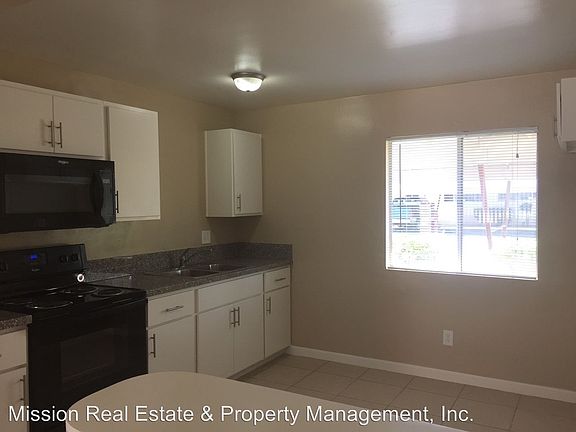 3rd image of 2521 Bishop Dr APT L