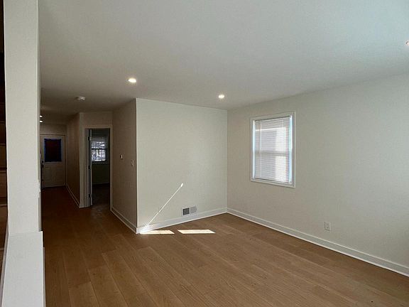 2nd image of 5014 Nash St NE