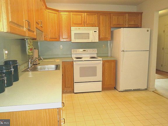 5th image of 213 Yale Ct