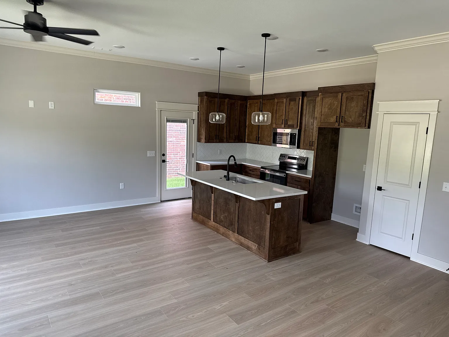 4 bed, 2.5 bath, 2040 sqft, $2,100 — Photo 3