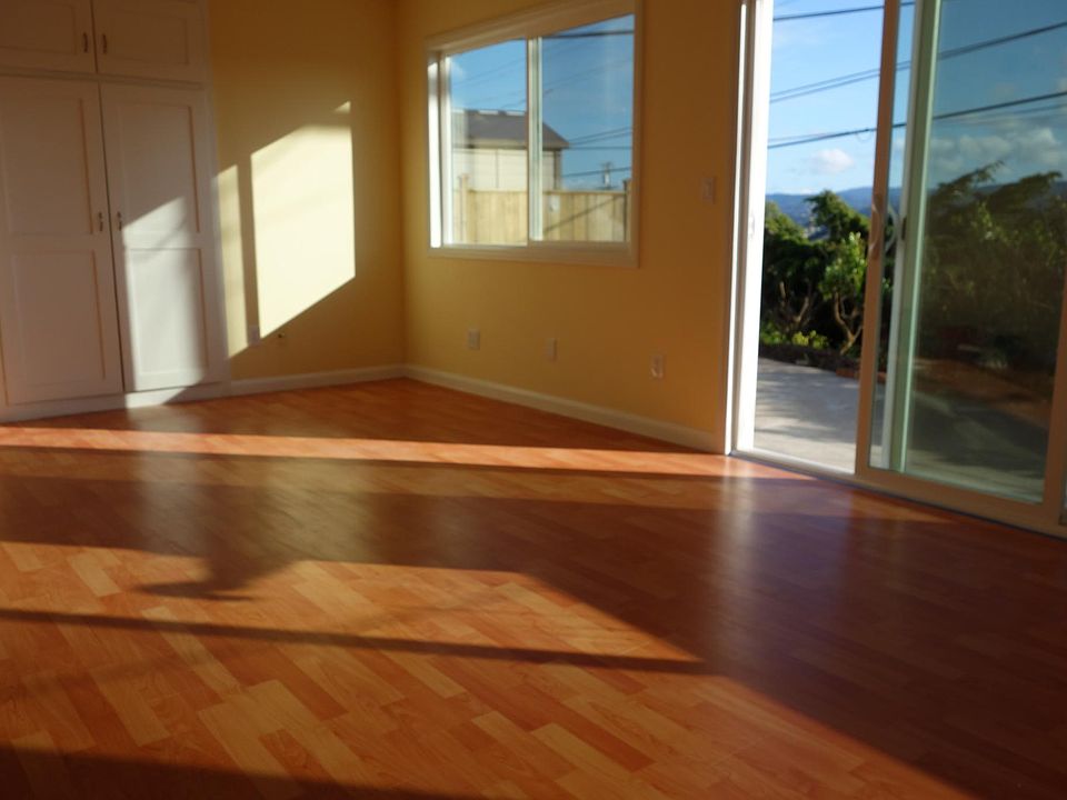 1st image of 1087 Crestwood Dr