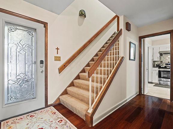 3rd image of 2093 Brookhurst Ave
