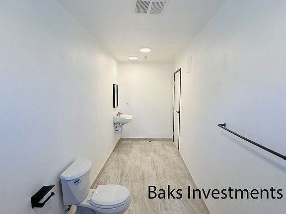 4th image of 11460 Killion St #302