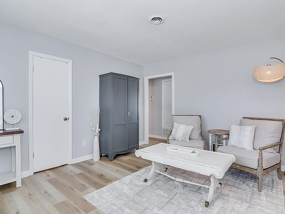3rd image of 275 Hinman Court