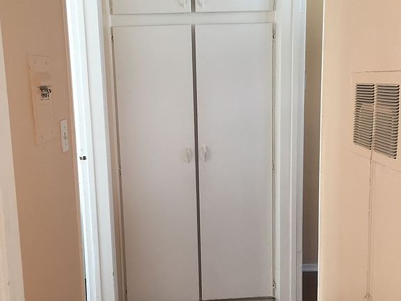 5th image of 706 W 82nd St APT 03