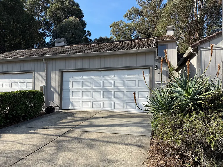 6 Basin Ct — Photo 1