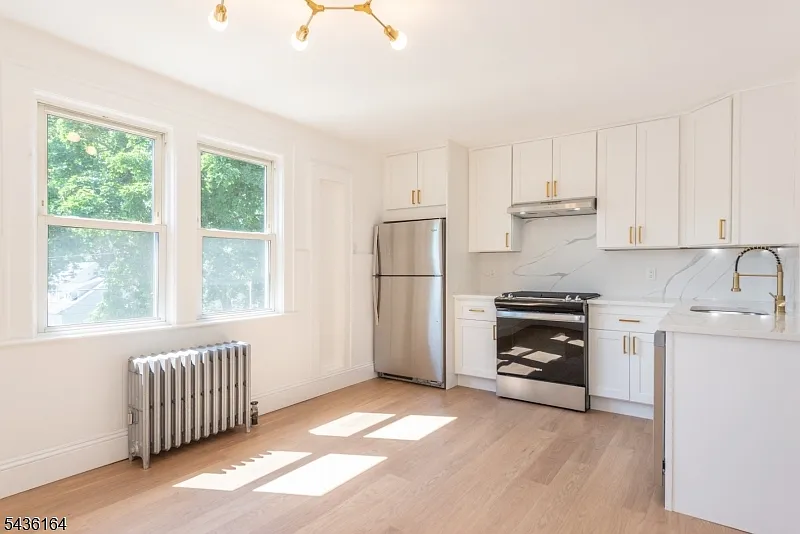 2 bed, 1.0 bath, $2,750 — Photo 3
