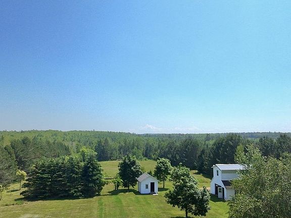 3rd image of 663 Valleyfield Rd