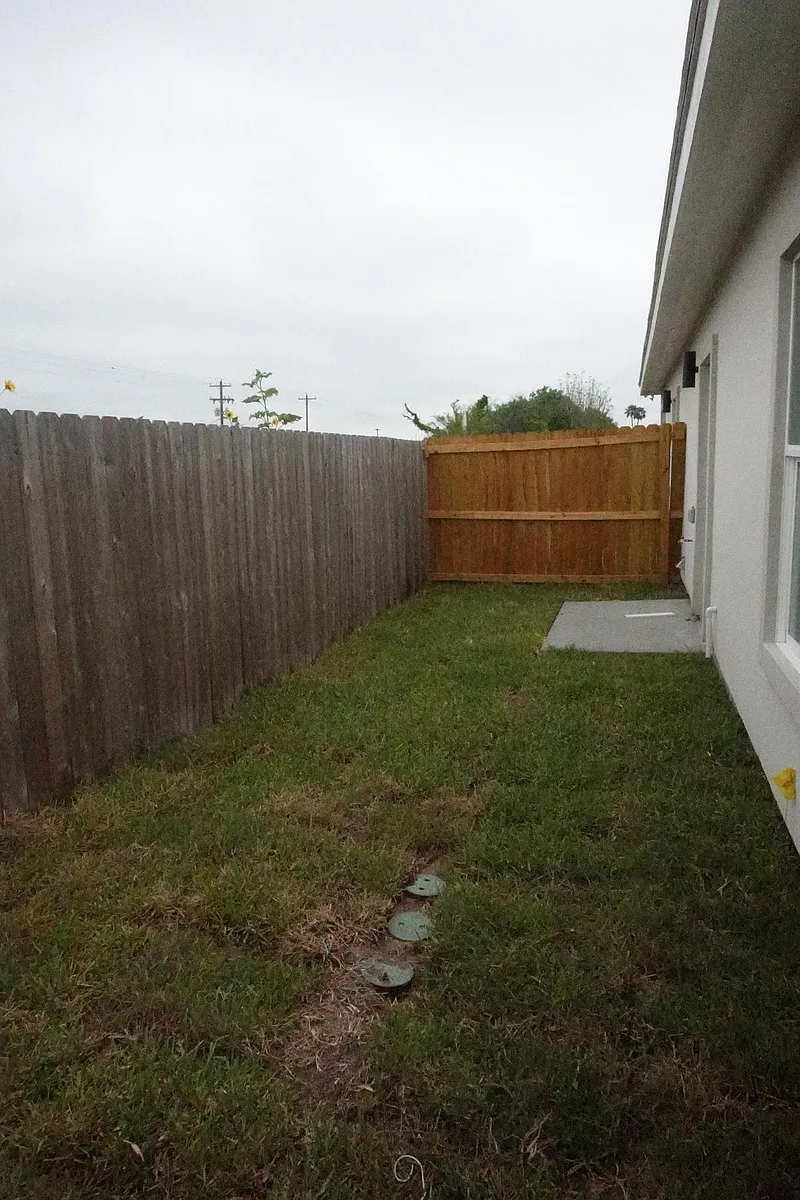 Building Photo - 1411 Vanish Dr #2