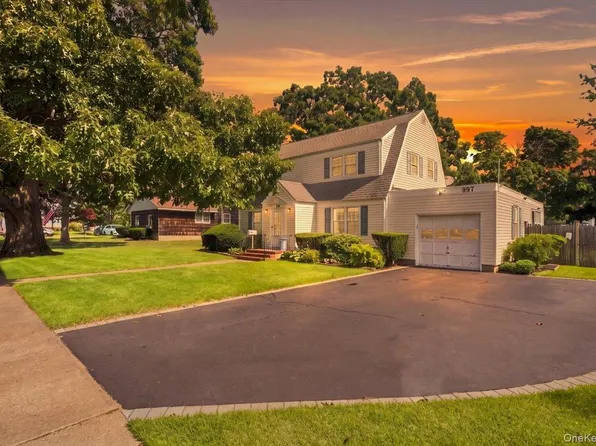 297 Maple Avenue, Patchogue, NY 11772