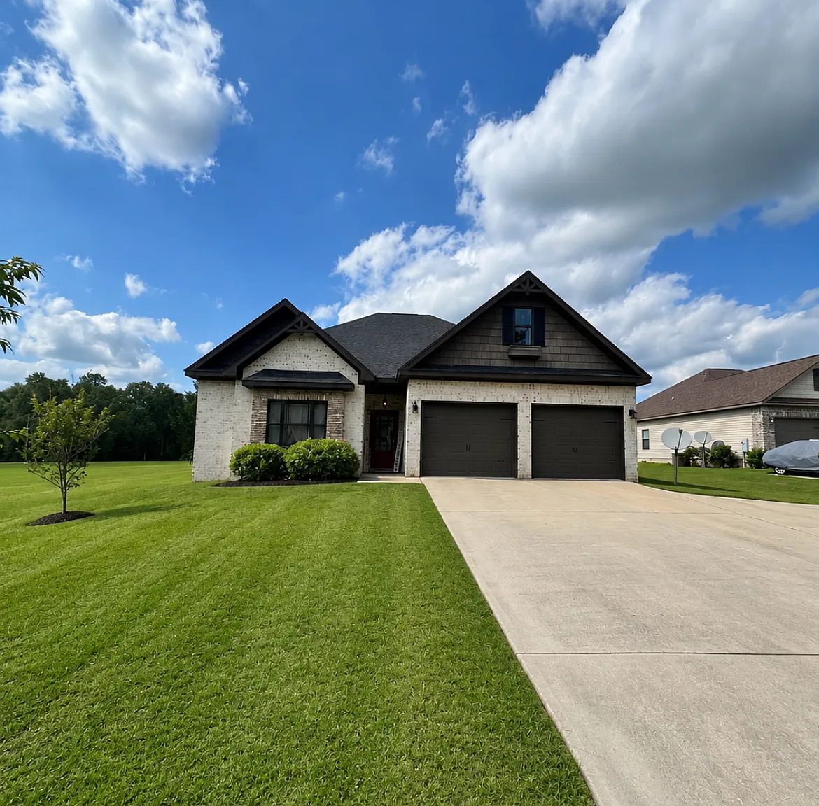 3 bed, 2015 sqft, $2,000 — Photo 1