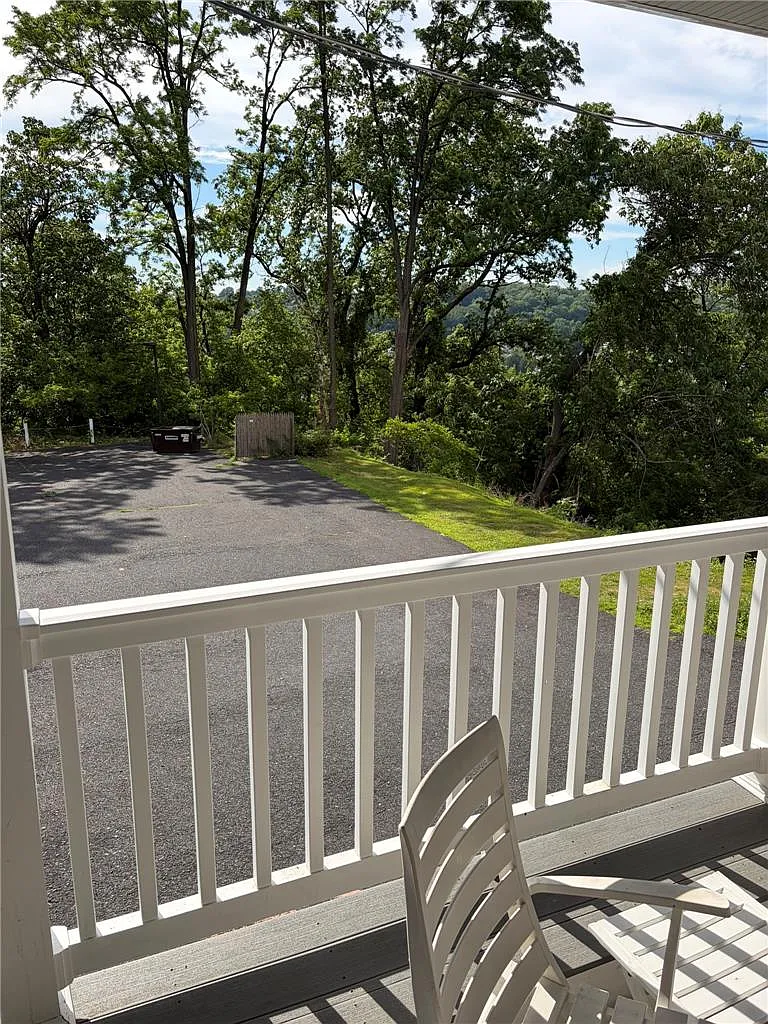3 bed, 2.0 bath, 1068 sqft, $2,250 — Photo 2