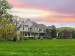 6 Grist Mill Ct, Montebello, NY 10901