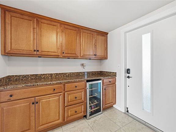 5th image of 4049 Ocean Dr APT 307