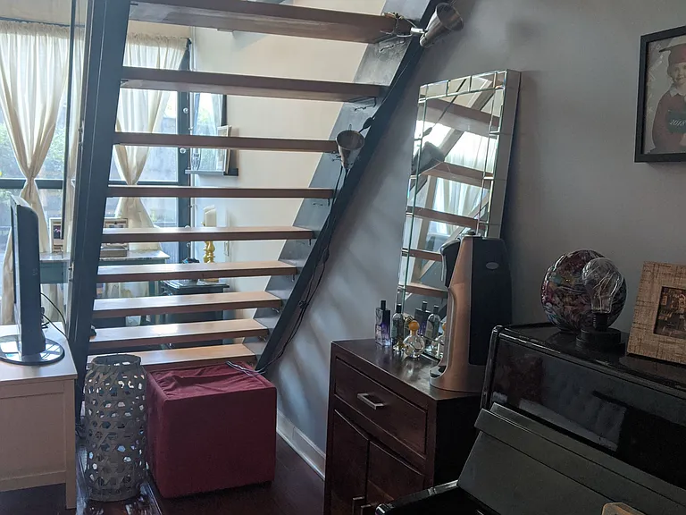 369 Sorauren Ave #105 — Photo 7