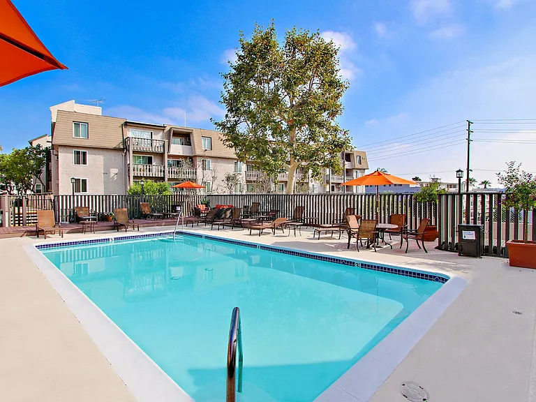 Woodcliff Apartments — Photo 36