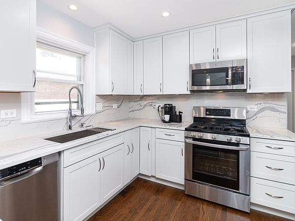 4th image of 8668 W Ainslie St