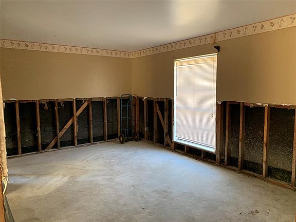4th image of 3010 Woodland Dr