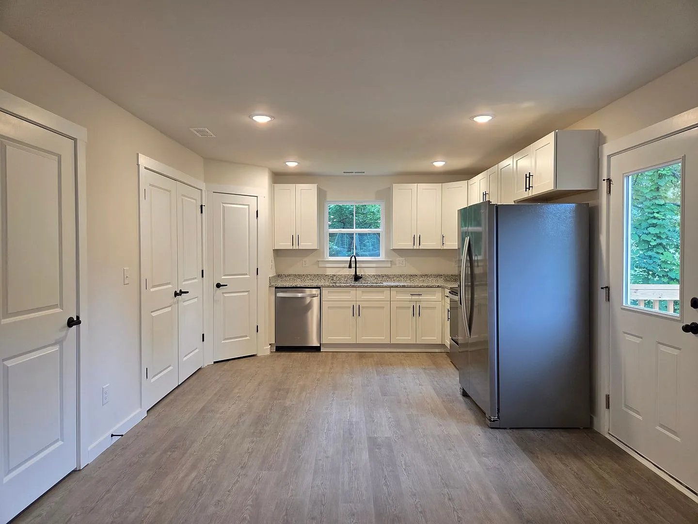 3 bedroom townhouse in Hickory — Photo 3