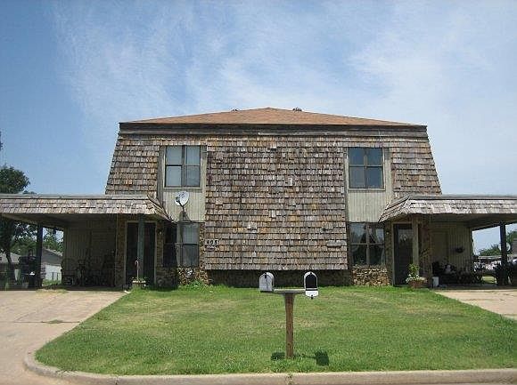 1st image of 405 N Woods Dr