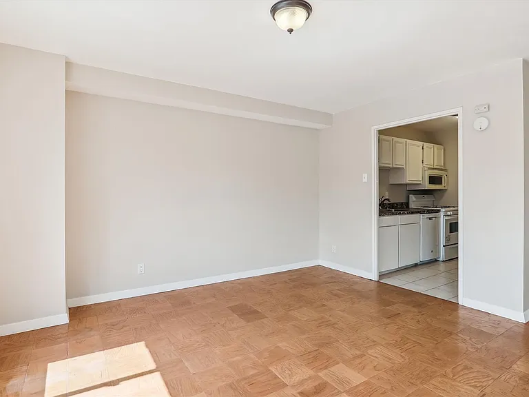 1900 Lyttonsville Rd #308 — Photo 37