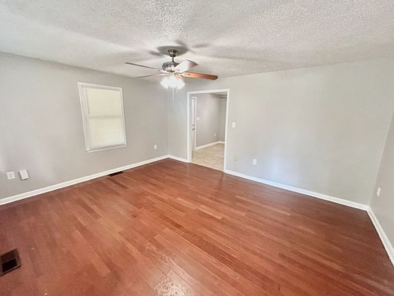 3rd image of 1200 Meadow Dr NW #A