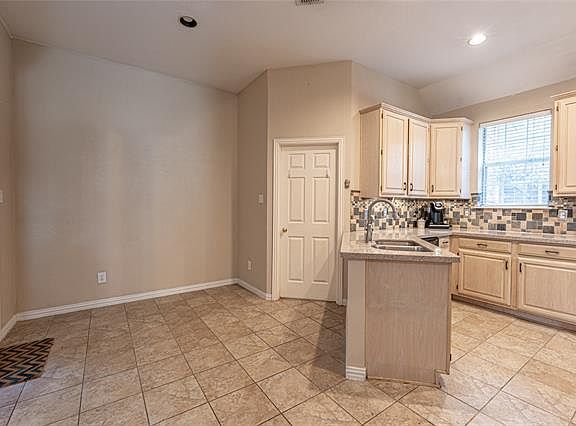 3rd image of 1604 Shadywood Ln