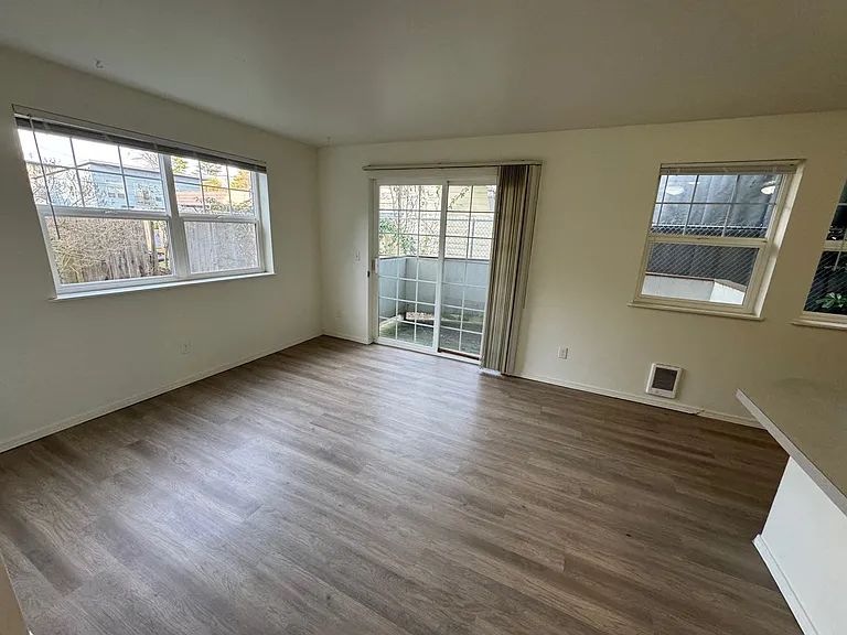 1607 H St #103 — Photo 4