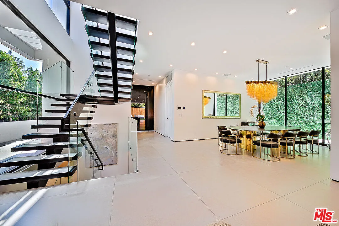 6 bed, 8.0 bath, 6929 sqft, $49,995 — Photo 4