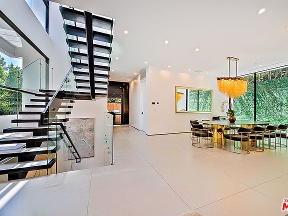 4th image of 128 N Laurel Ave