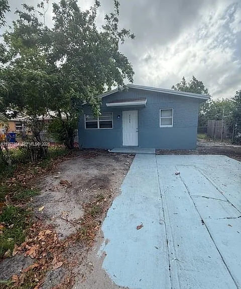 2131 NW 26th Ave — Photo 1