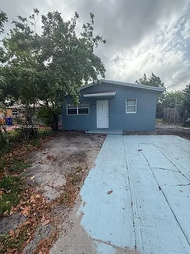 2131 NW 26th Ave Photo 1