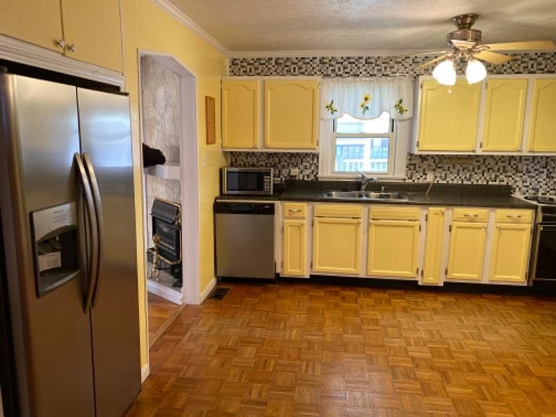 2nd image of 2027 Kathlyn Dr