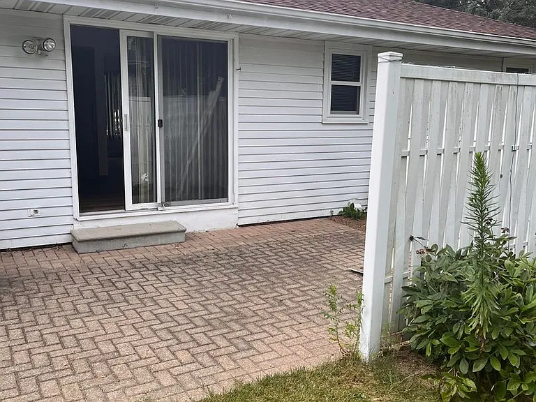 218-220 Lyndhurst Dr — Photo 19